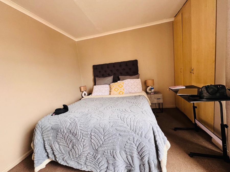 2 Bedroom Property for Sale in Whispering Pines Western Cape